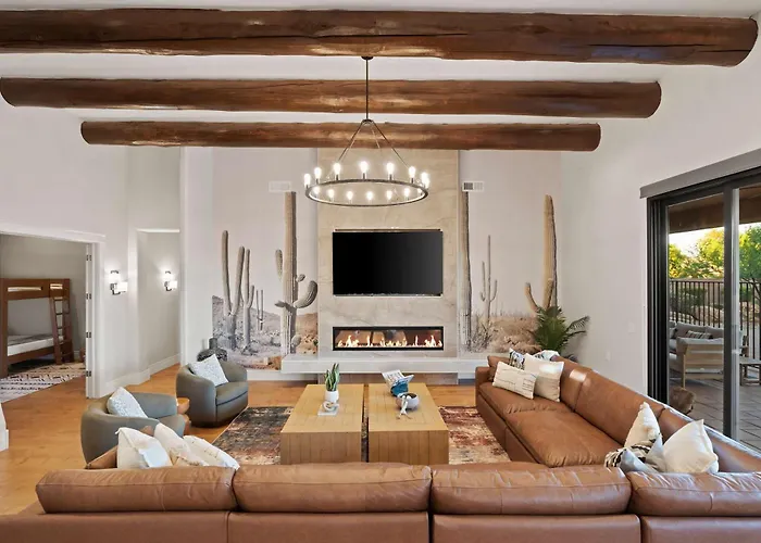 The Good Life Oasis - Luxury 5br - Sleeps 16