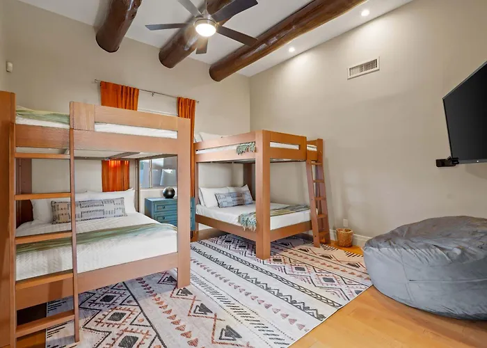 The Good Life Oasis - Luxury 5br - Sleeps 16 Phoenix