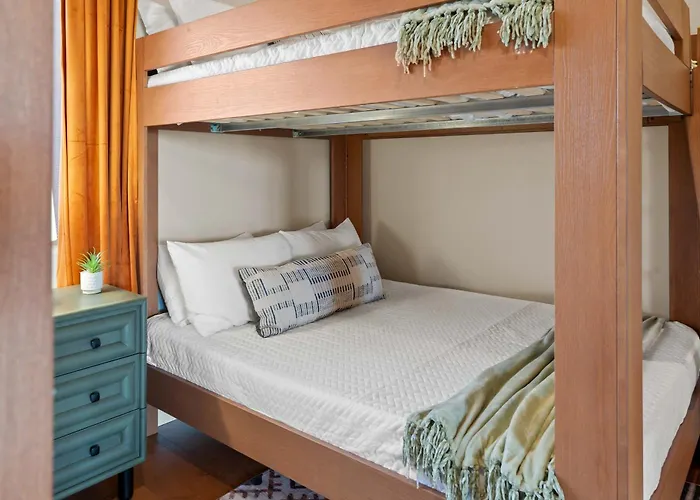 The Good Life Oasis - Luxury 5br - Sleeps 16